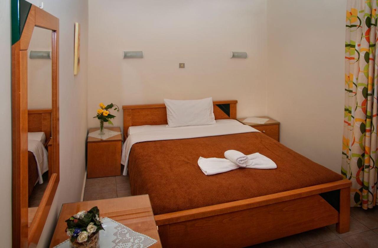 Nicolas Hotel เยโอริยิอูโปลิส ภายนอก รูปภาพ