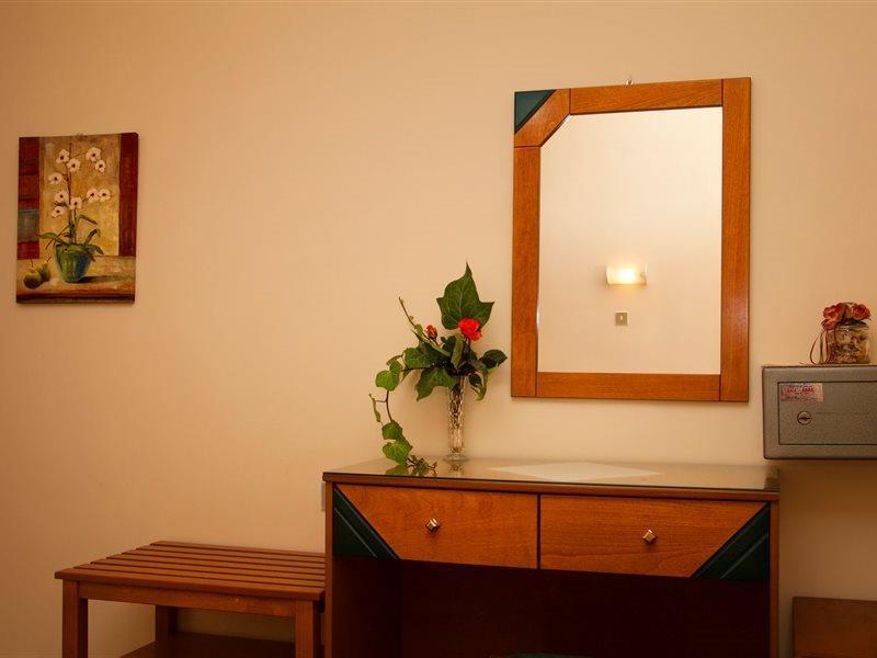 Nicolas Hotel เยโอริยิอูโปลิส ภายนอก รูปภาพ