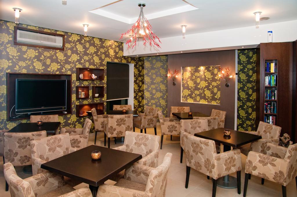 Nicolas Hotel เยโอริยิอูโปลิส ภายนอก รูปภาพ